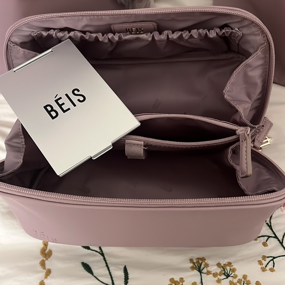 ๐ธ๐ธ๐ธ๐ธBEIS WICKED ๐ธ๐ป BUNDLE CARRYON, BACKPACK AND COSMETIC CASE NEW ๐ธ๐ธ๐ธ๐ธ - Picture 7 of 11